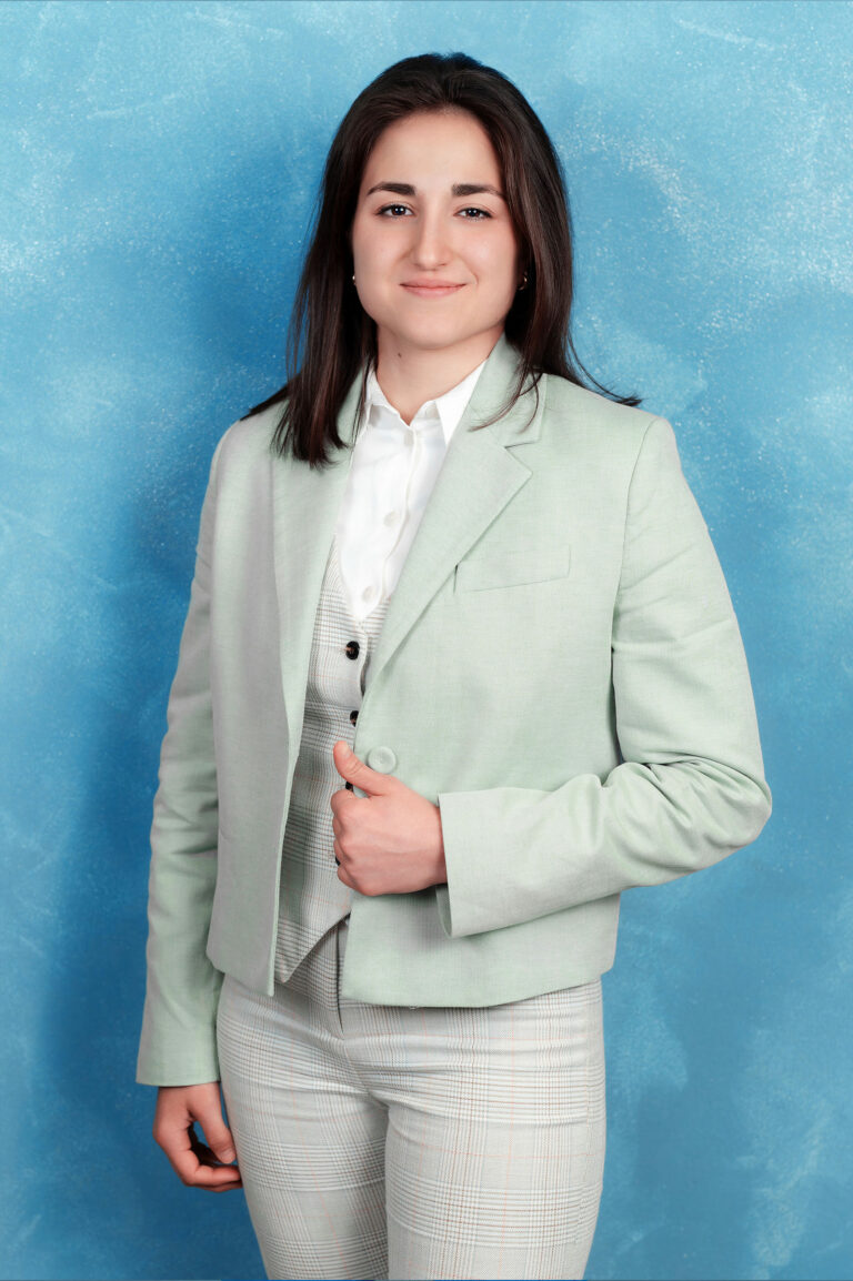 Irene Satragno 
Tecnico certificazioni ISO ed ESG, con esperienza nella sostenibilità; si dedica alle attività di consulenza specialistica.